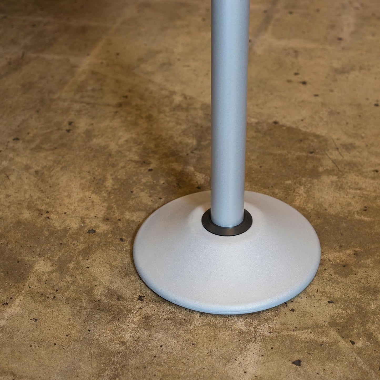 US Weight Premium Silver Steel Stanchion with 7.5-Foot Retractable Belt