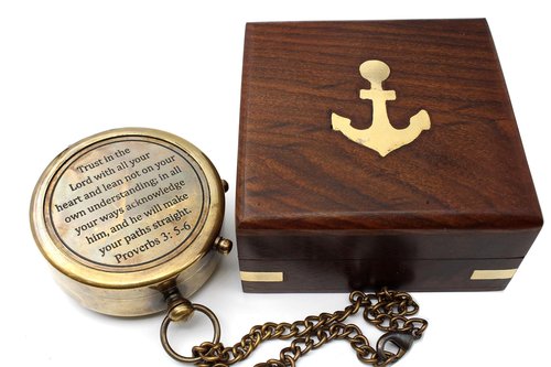 Trust in The Lord Engraved Brass Compass – Christian Gift for Men, Religious Confirmation & Baptism Gifts, Easter, Catholic Gifts, Birthday & Graduation Present for Teens & Adults