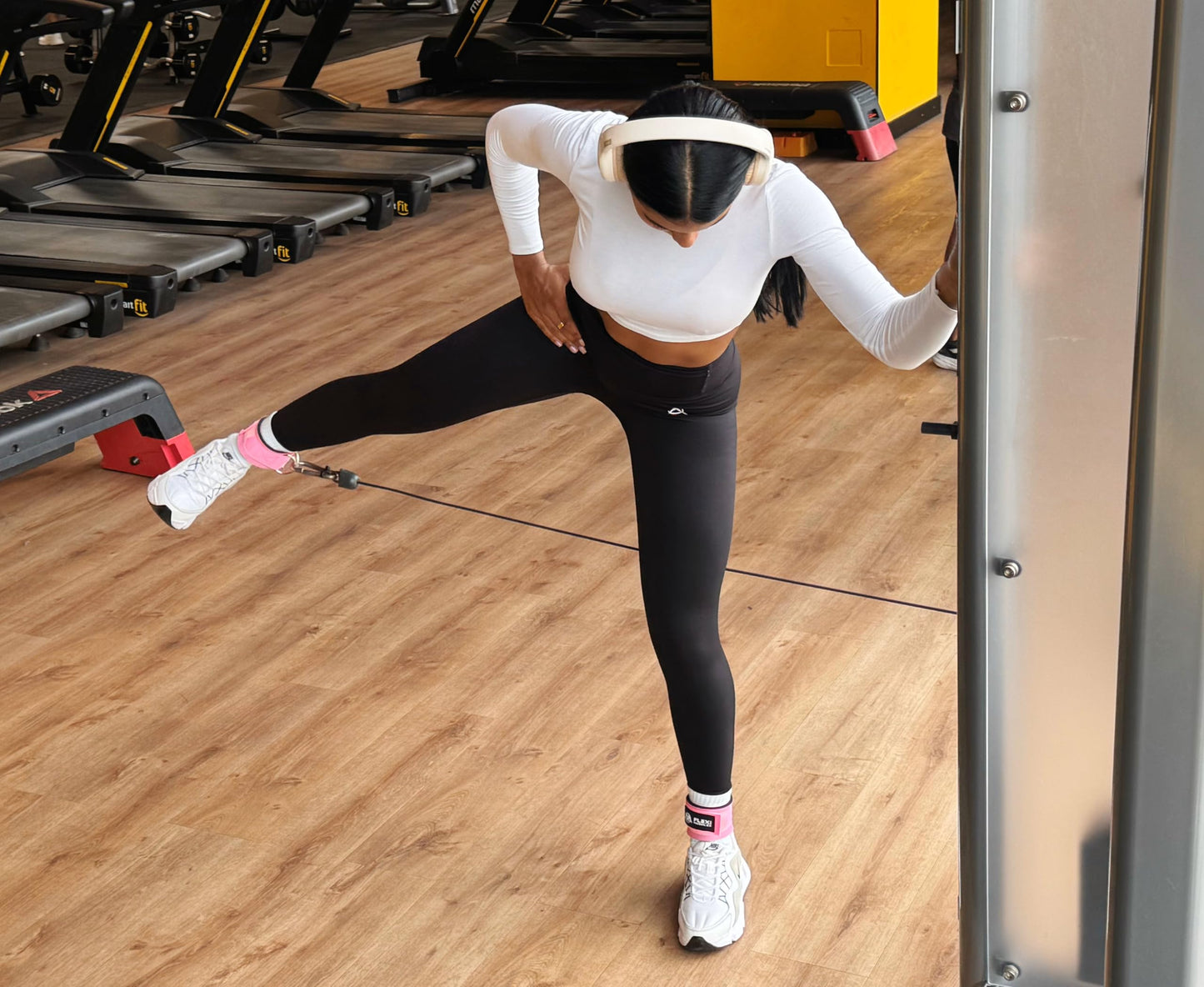 Flexi Muscles Barbell Pad, Ankle Straps, and Lifting Straps Set - Ultimate Comfort & Support for Weightlifting, Squats, Hip Thrusts, and Strength Training. (Black)