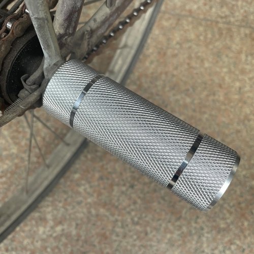WADEKING WHW BMX Bike Pegs 4.3" Compatible with Both 14mm and 3/8 Inch Axles, Wheel Studs，Aluminum Alloy Durable and Stylish Non-Slip (Silver)
