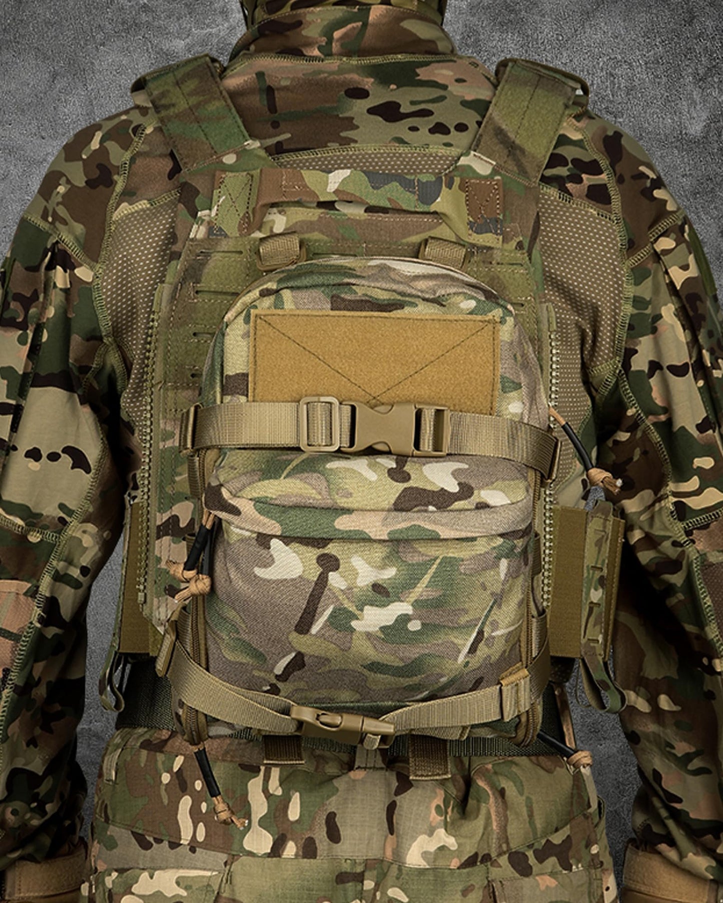 GEEDUD Mini Tactical MOLLE Hydration Pack,Tactical Hydration Backpack,Water Reservoir Bag,Outdoor Water Bladder Carrier Pack for Hiking,Climbing(Multi-camo)