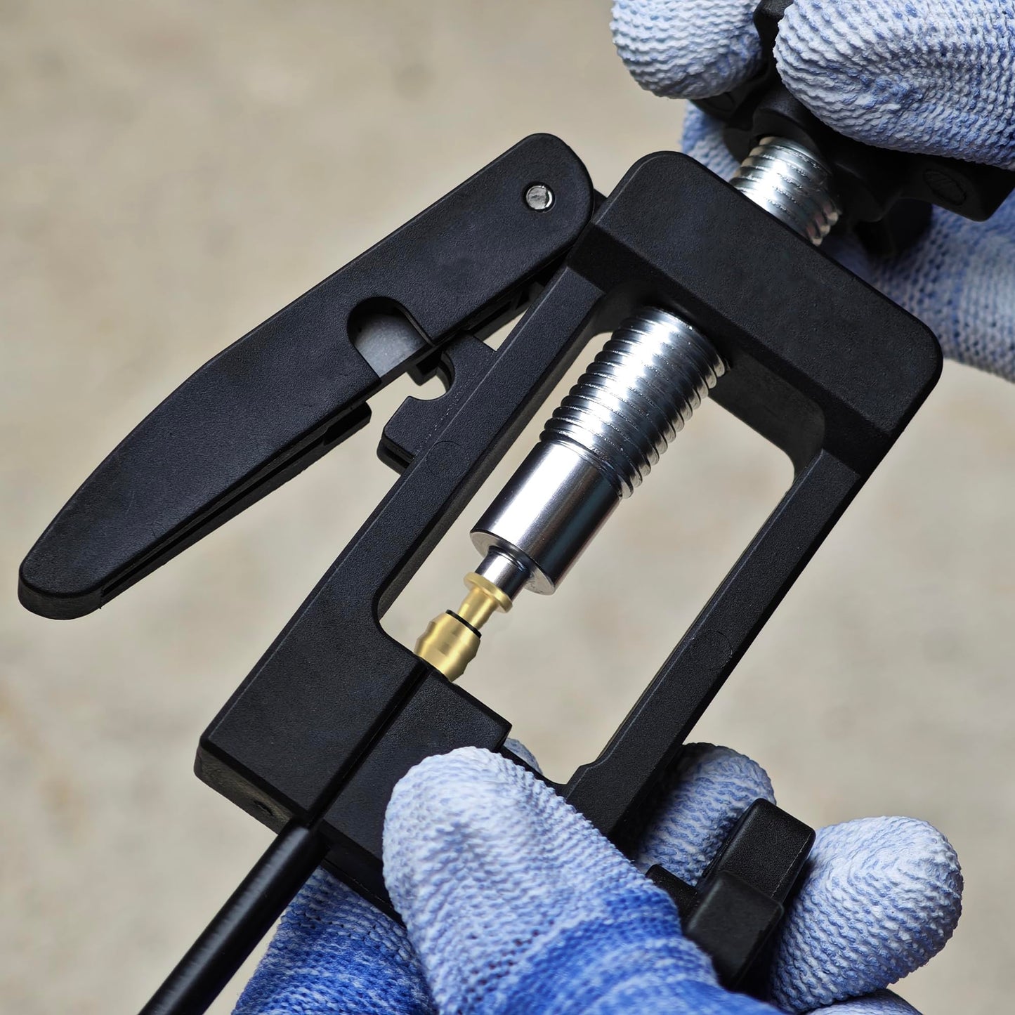 Fisope 2 in 1 Designed Needle Driver Insertion Tool with Hydraulic Hose Cutter for Bicycle MTB Road Bike Olive Banjo Fitting Insert Installation,Extra Thimble for Replacement