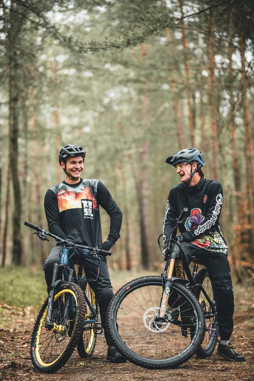 Riesel Design - Front Bike Fender for Face and Suspension Fork Protection - Secure Fit, for Enduro, Trail, All Mountain, Cross Country, Freeride, Downhill or E-MTB - Schlamm:PE - Vanlife