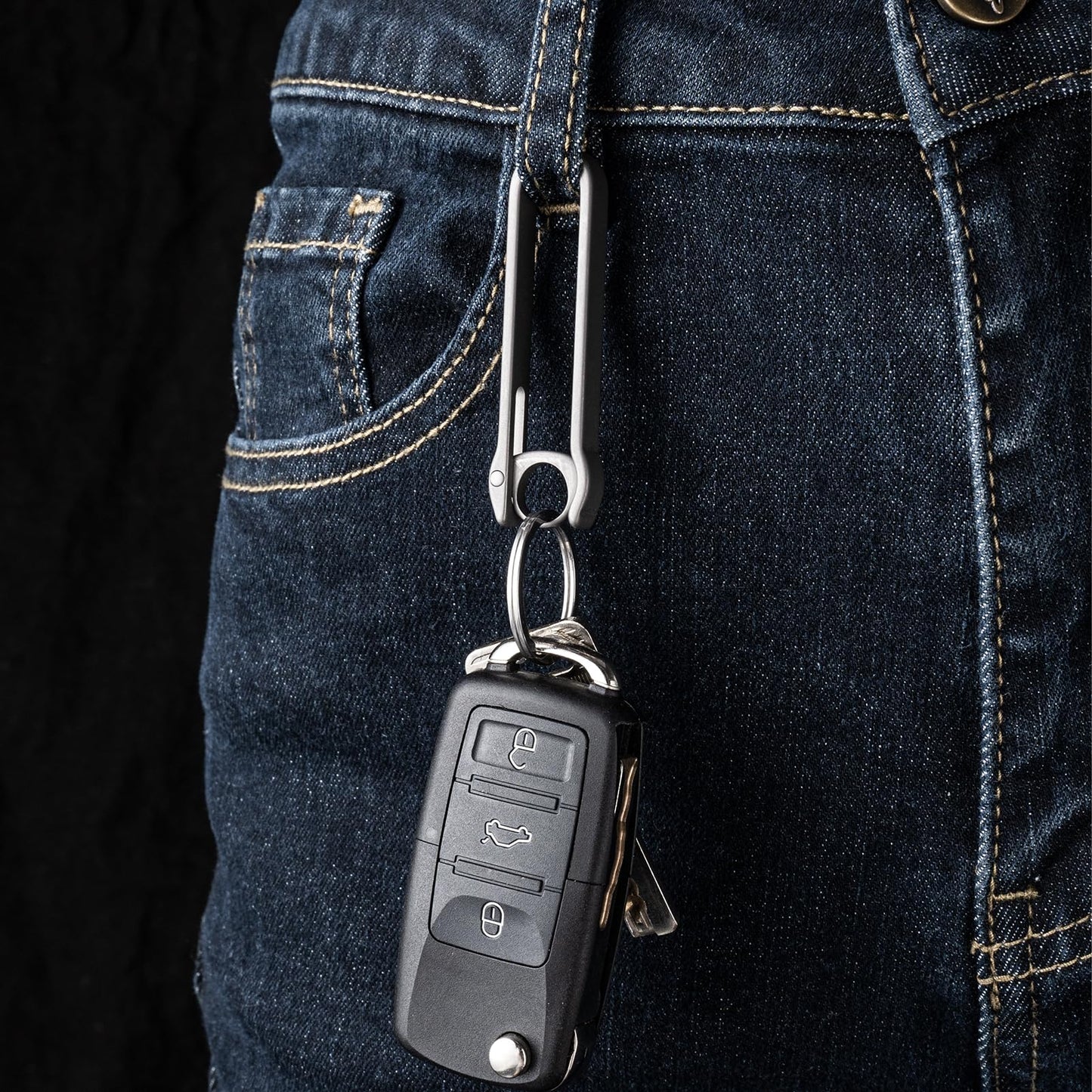 FEGVE Titanium Key Belt Clip, Carabiner Keychain Clip Belt Key Holder with Key Ring for Pants Purse-M/Grey