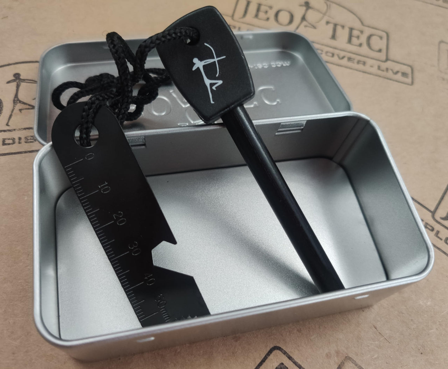 4 Inch Survival Ferrocerium Flint Fire Starter, Ferro Rod for Camping, Hiking, Survival Accessory and Tin Box