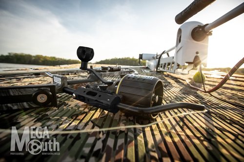 MegaMouth® 2.0 Bowfishing Reel with Hex Through-Tube Rod and Lever-Lock Pic Mount