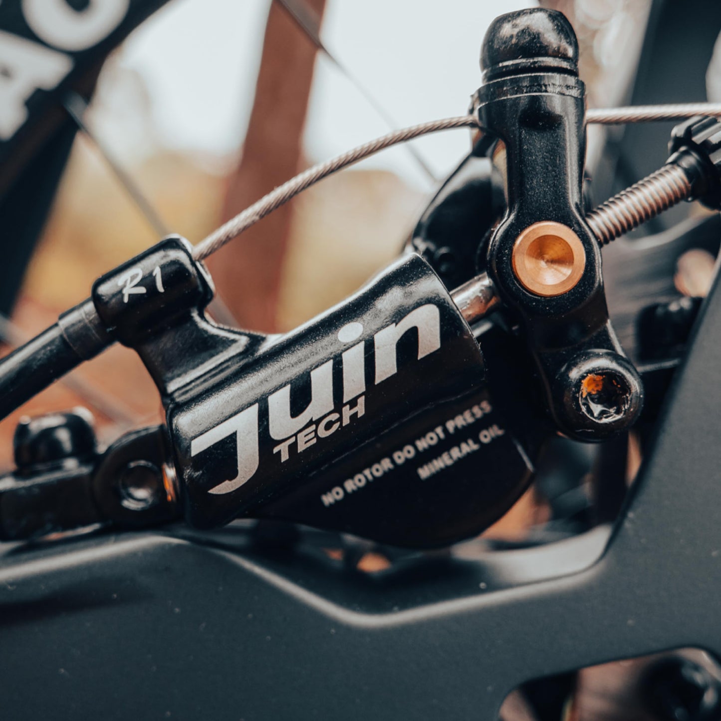 Juin R1 Hybrid Hydraulic Disc Brake Caliper, Mechanical/Hydraulic Disc Brake Kit, Black