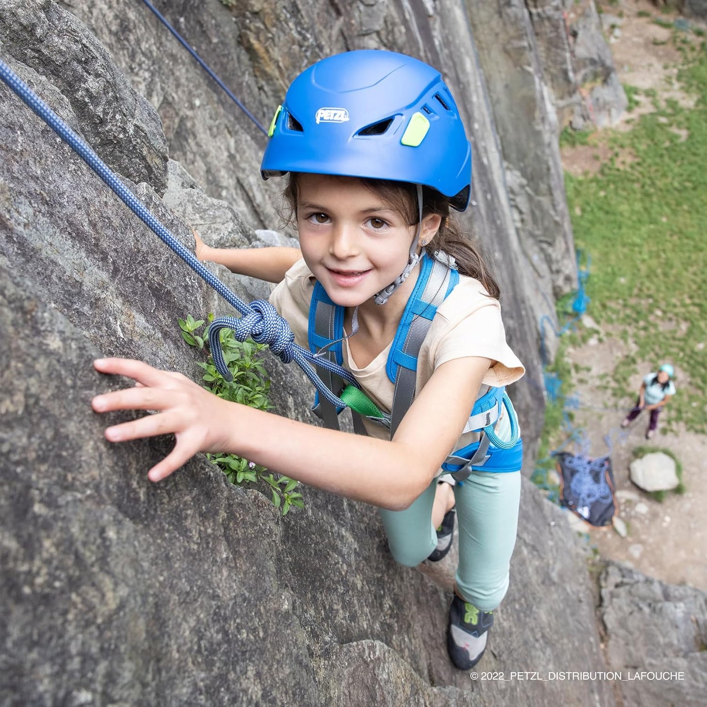 PETZL OUISTITI Kids' Harness - Comfortable, Full-Body Rock Climbing Harness for Children Less Than 30kg/66 lbs - Blue - One Size