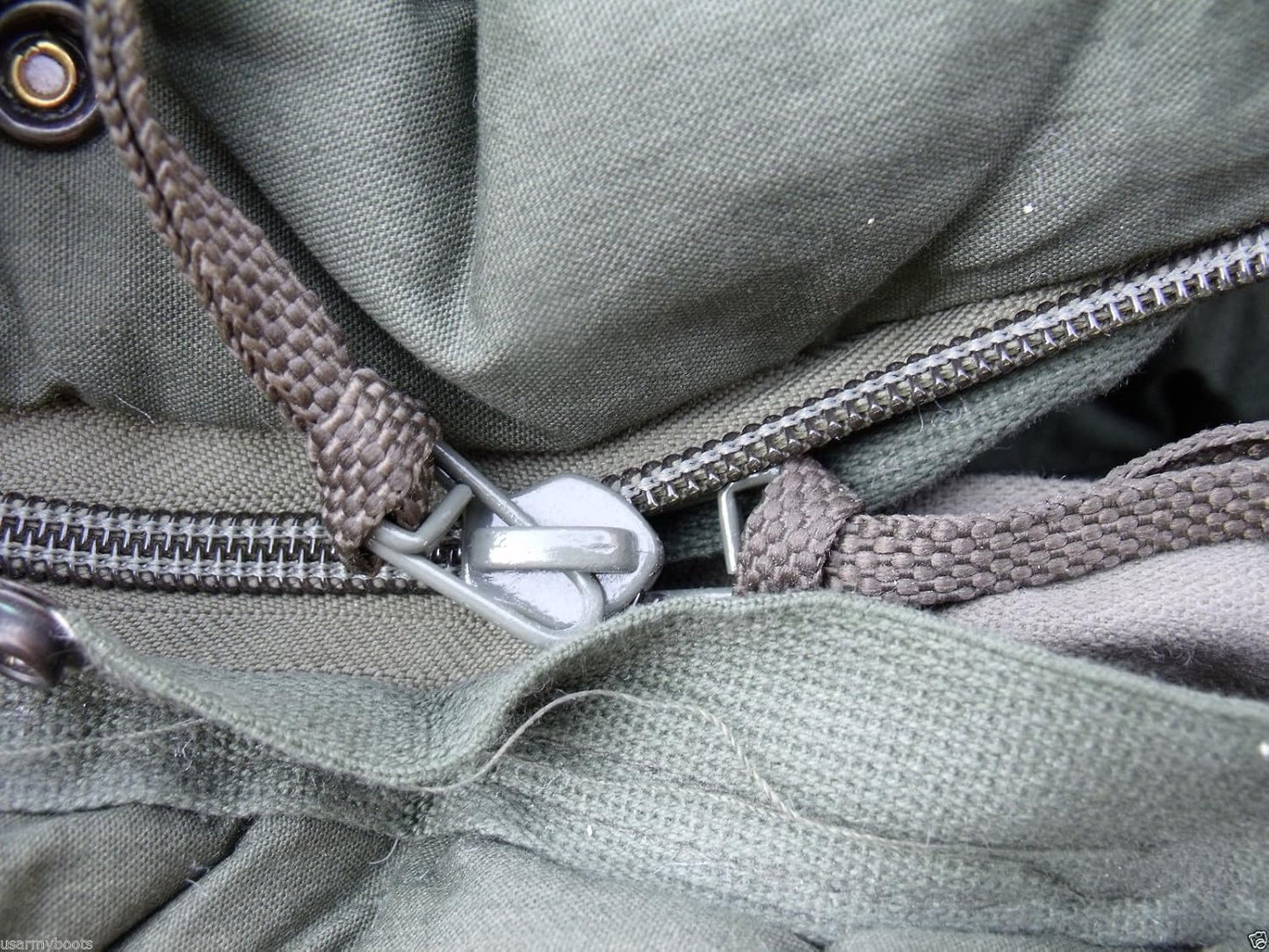 Very Warm Thick Old School Military US Army Subzero Extreme Cold Weather ECW Down OD Green Sleeping Bag by US Goverment GI USGI