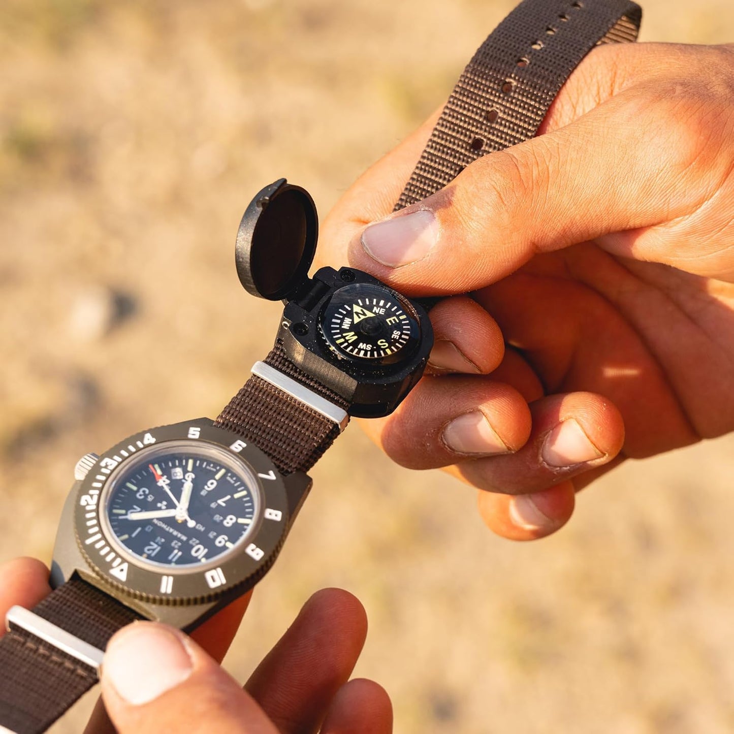 Sun Company Wrist Turtle - Armoured Wrist Compass with Closing Cover | Easy-to-Read Compass for Watch Band or Paracord Survival Bracelet