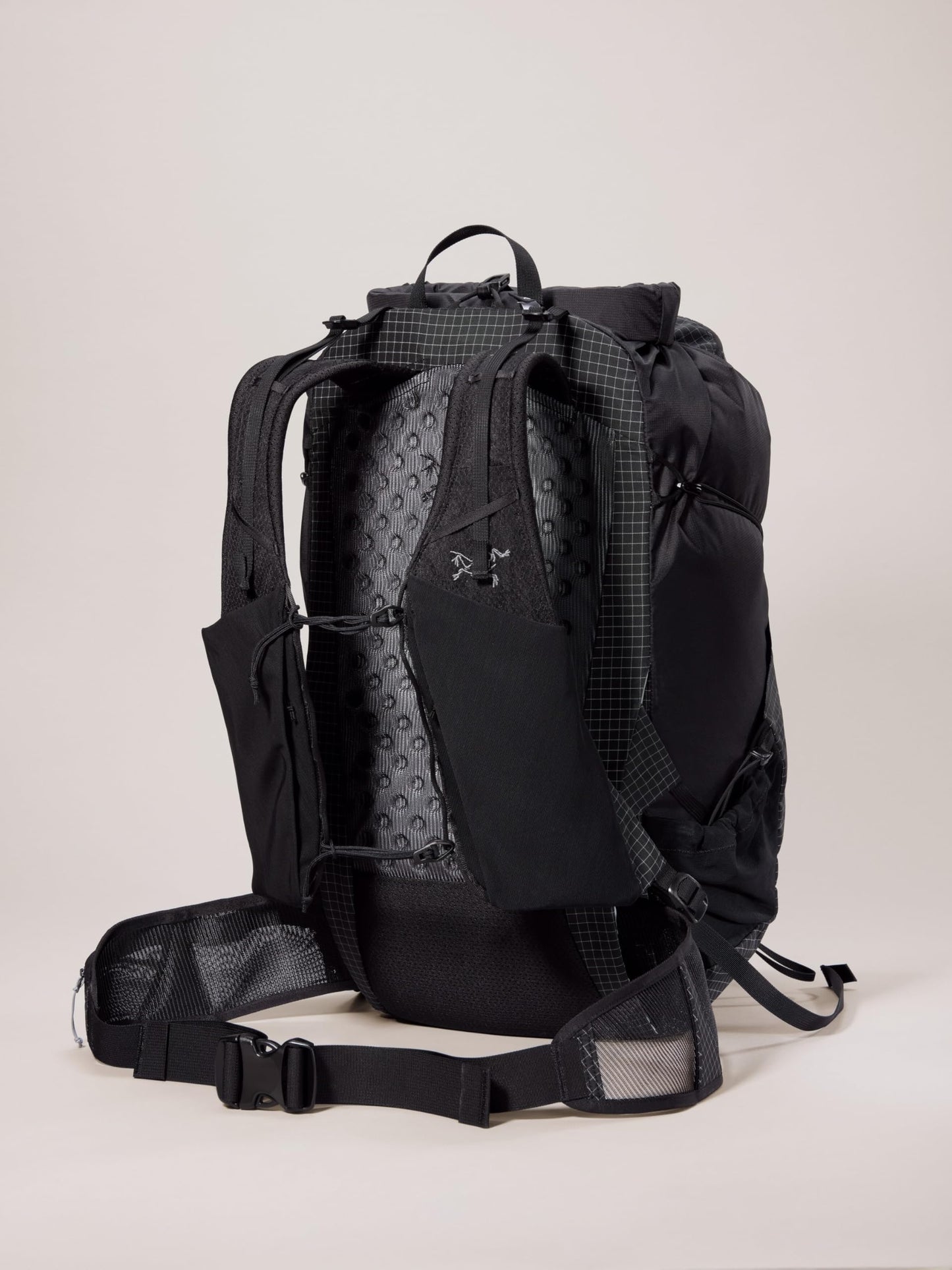 Arc'teryx Aerios 35 Backpack | Precision-Fit Ultralight 35L Hiking Pack | Black, Regular
