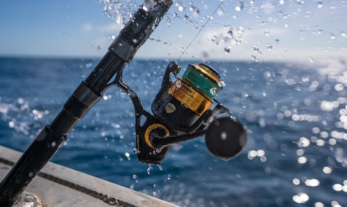 PENN Spinfisher VII 6500 Saltwater Spinning Reel, Right/Left Handle Position, IPX5 Seal, HT-100 Front Drag, Superline Spool, Precise CNC Gear Technology