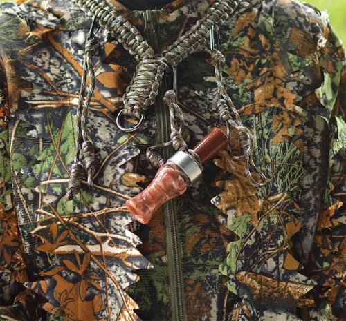 Duck Call Realistic Sound Mallard Duck Call, Resin Casting with Double Reed Poly Insert Teal Hen Duck Call, Easy to Blow Hunting Waterfowl Duck Game Call Multi Scale Finish Lanyard Accessory