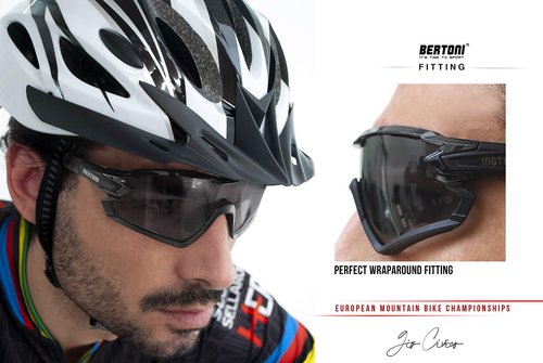 Bertoni Sport Sunglasses Polarized Photochromic Cycling MTB w. Prescription Carrier QUASAR (Black/Photochromic Polarized Yellow)