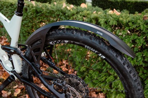 Zefal Deflector RS75 Rear MTB Mudguard – Universal Swingarm Mount for Full-Suspension Bikes – Fits 26”/27.5”/27.5+/29” Wheels, Max 2.8” Tire Width, MD-Strap, 310g, 663mm Long