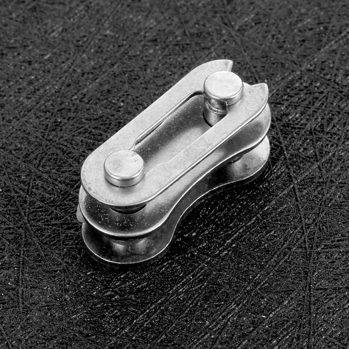 AOZUO 30 Set Bike Chain Master Link, Single Speed Bicycle Missing Link Bike Chain Link Connectors Repair Parts for Mountain Bike BMX Bike Motorcycles (Silver)