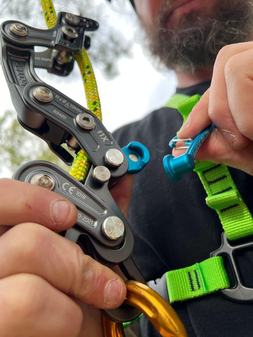 Notch Magneato SRT Chest Harness Magnetic Attachment Allows Quick, Effortless Connection, Disconnects with a Simple Twist & Installs on Any Rope Runner Pro or Rope Runner Vertec (99568)