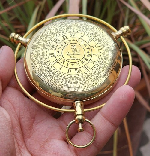 The Golden Compass Alethiometer - Unique Brass Design - Adventure Travel Gift for Cult Movie Lovers - Perfect Christmas, Birthday, or Baptism Keepsake Gift