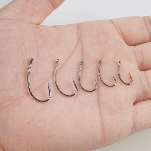 OROOTL Barbless Fishing Hooks Kit, 210pcs Carp Fishing Fly Tying Hooks Circle Curve Shank Barbless Fish Hook for Live Bait Carp Hair Rig Trout Freshwater Saltwater