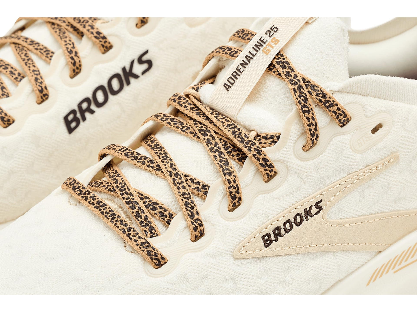 Brooks Womens Adrenaline GTS 25 Coconut/Tofu/Creme 7 Medium