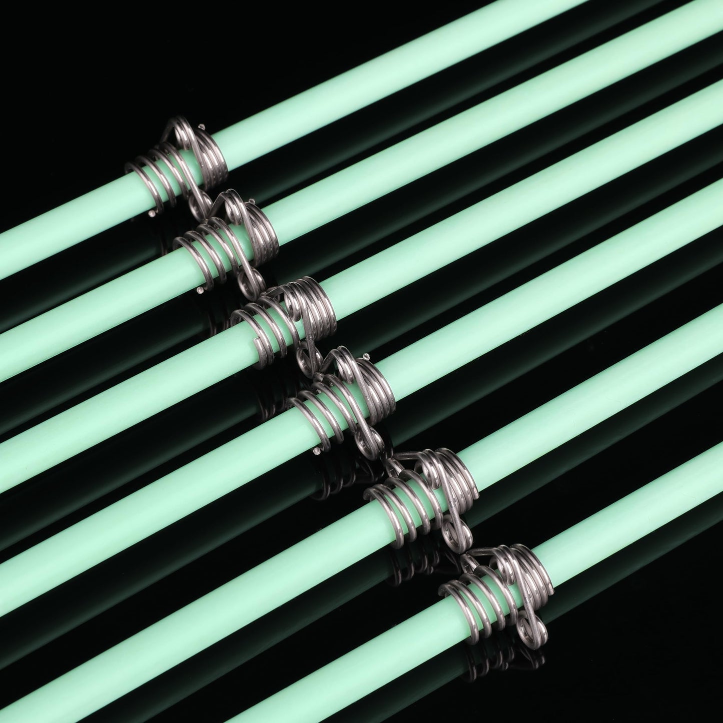 AMEYXGS 3/6pcs Archery Bowfishing Arrows Luminous or White Fiberglass Arrow Shaft with Broadheads and Safty Slides for Compound Bow and Recurve Bow Fishing Huntings (3 pcs, Luminous, Short broadheads)