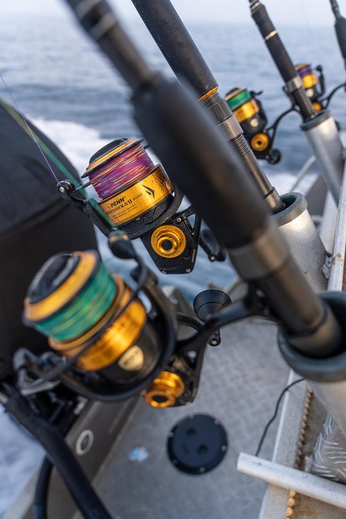 PENN Spinfisher VII 6500 Saltwater Spinning Reel, Right/Left Handle Position, IPX5 Seal, HT-100 Front Drag, Superline Spool, Precise CNC Gear Technology