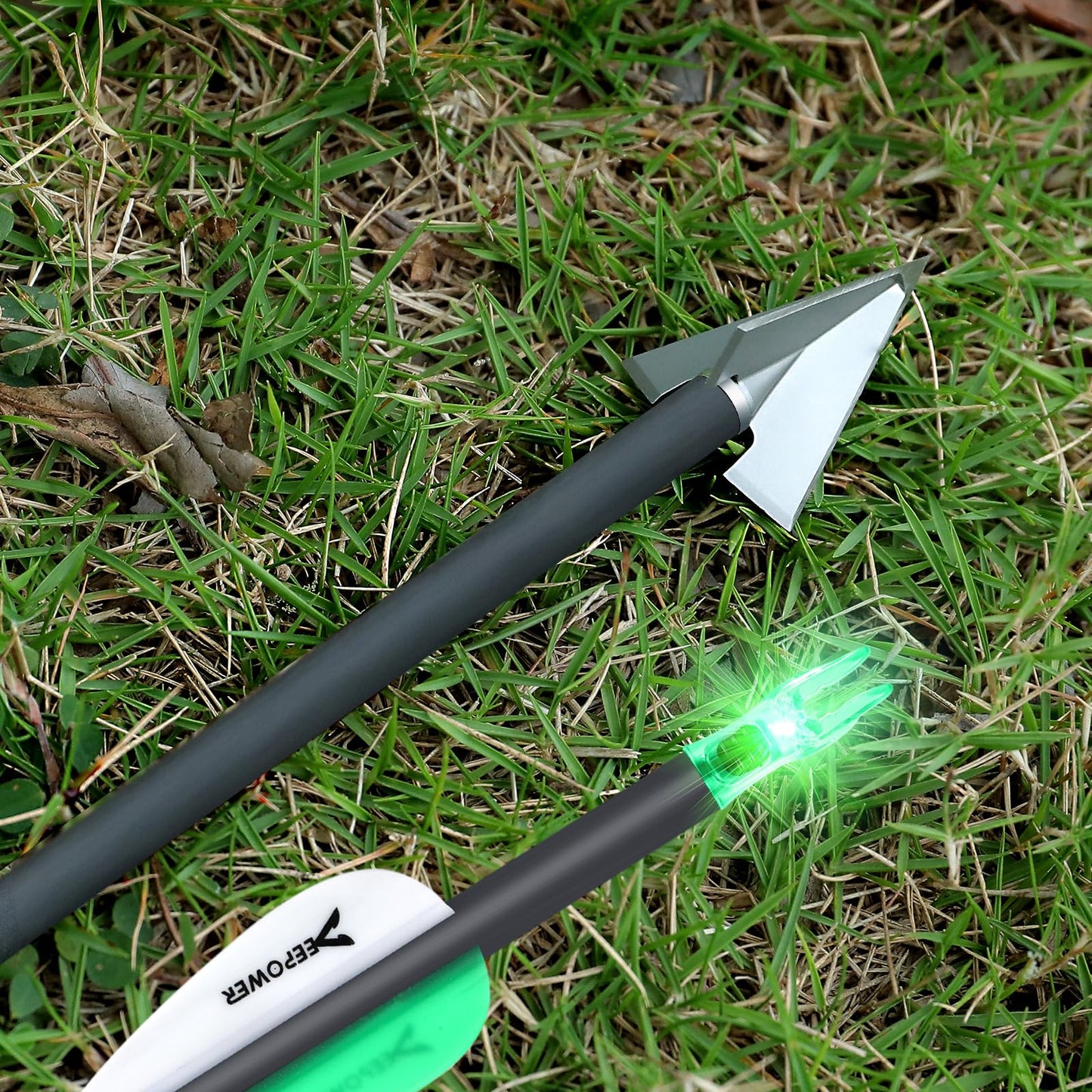 DEEPOWER 31 inch 100% Carbon Arrows with Fixed Blade Broadhead and Lighted Nocks 6 Pack for Compound Bow and Recurve Bow Shaft Spine 300/350/400/500