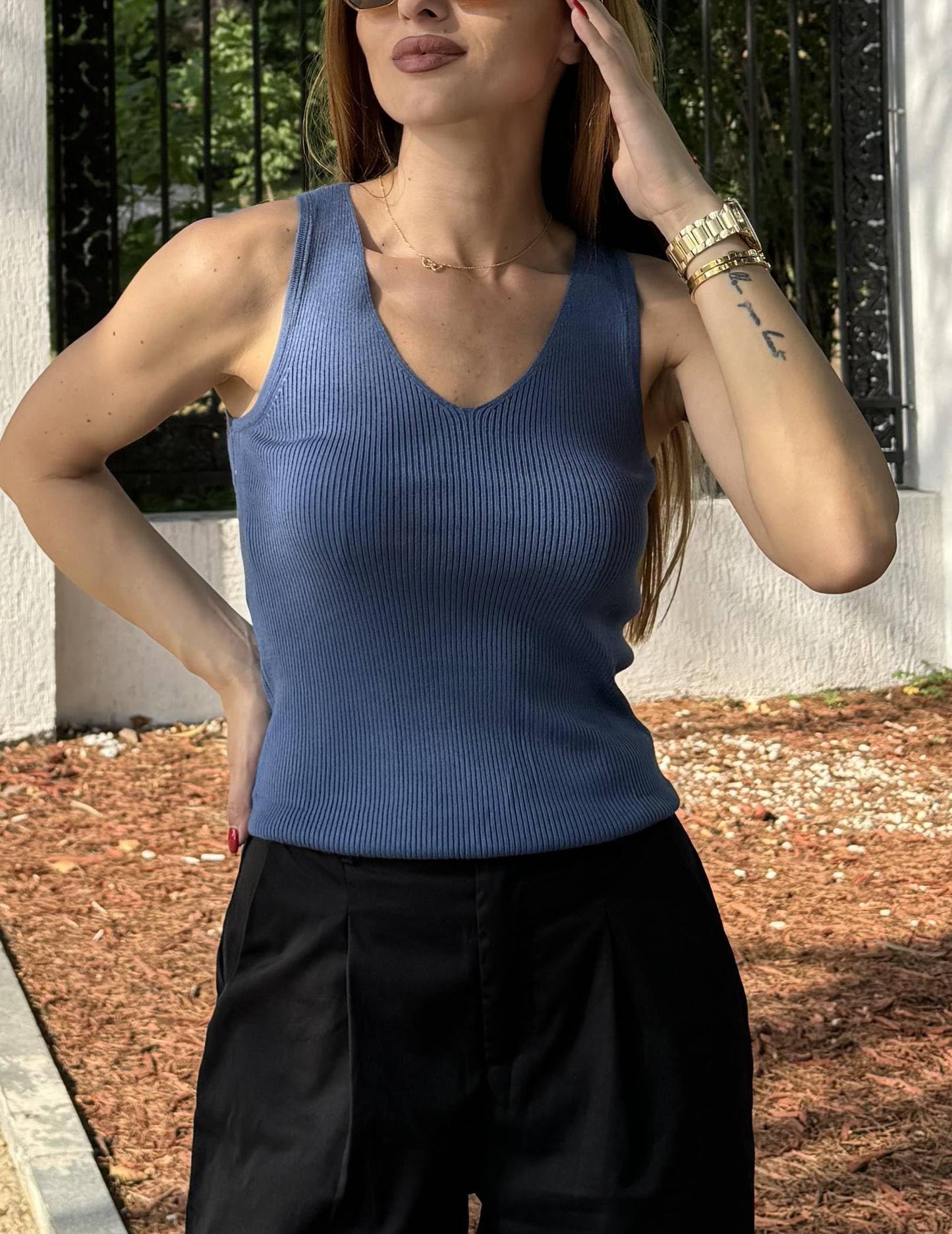 Zeagoo Womens Ribbed Tank Tops 2024 V Neck Slim Fit Knit Sleeveless Shirts Casual Basic Tee Navy Blue M