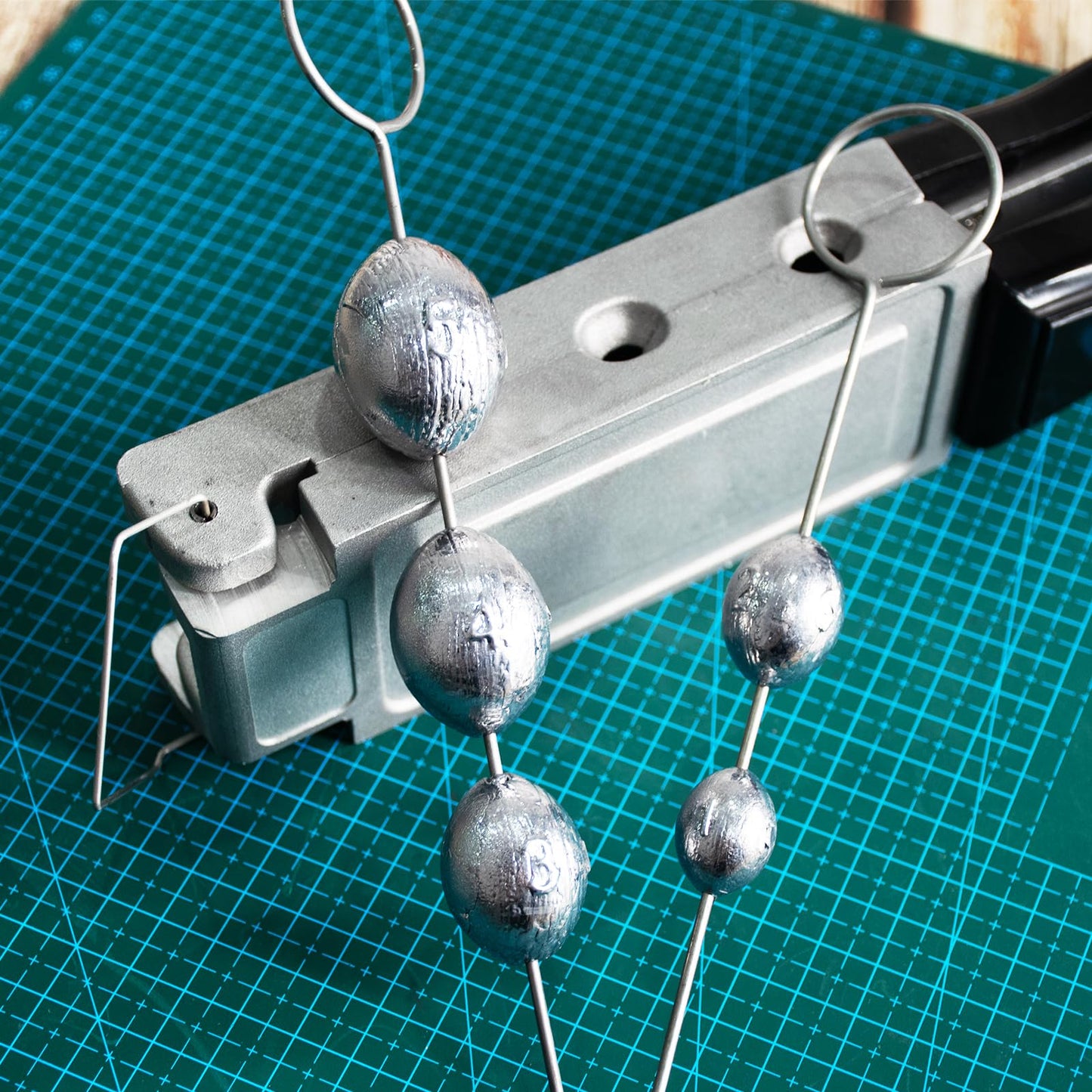 Egg Sinker Mold Fishing Weight Molds with 5 Mold Cavities,1oz, 2oz, 3oz, 4oz, 5oz, Lead Sinker Molds with 2 Pull Pin