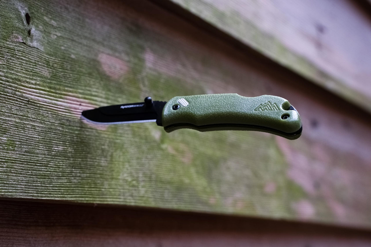 OUTDOOR EDGE Razor Mini Folding Pocket Knife - Compact 2.2" EDC with RazorSafe Replaceable Blades - Perfect Small Everyday Carry Knife for Men Women - Includes 2 Replaceable Drop Point Blades