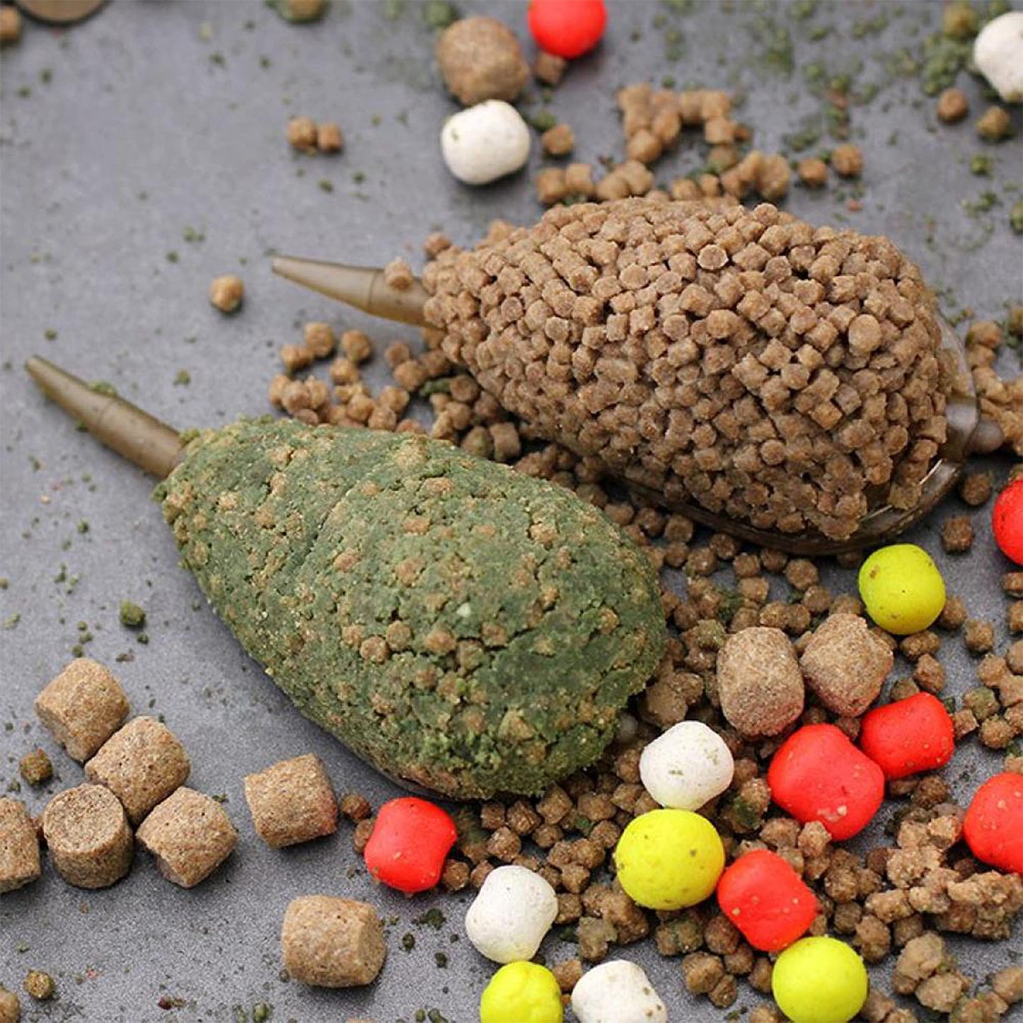 FUSIGO Carp Fishing Inline Method Feeders Set, 4pcs Inline Method Feeders with 1pc Quick Release Mould Holder Tool Carp Fishing Accessories Tackle Equipment 15g/20g/25g/35g