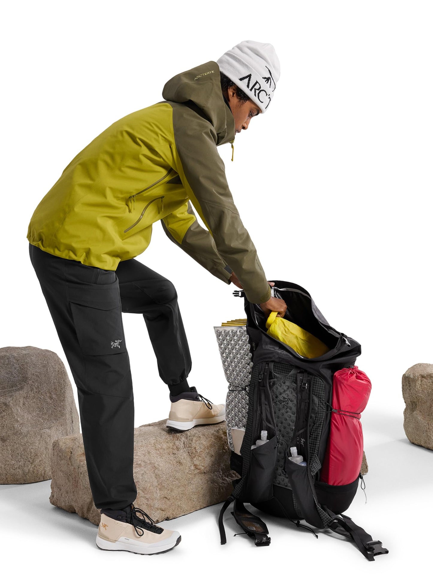 Arc'teryx Aerios 35 Backpack | Precision-Fit Ultralight 35L Hiking Pack | Black, Regular