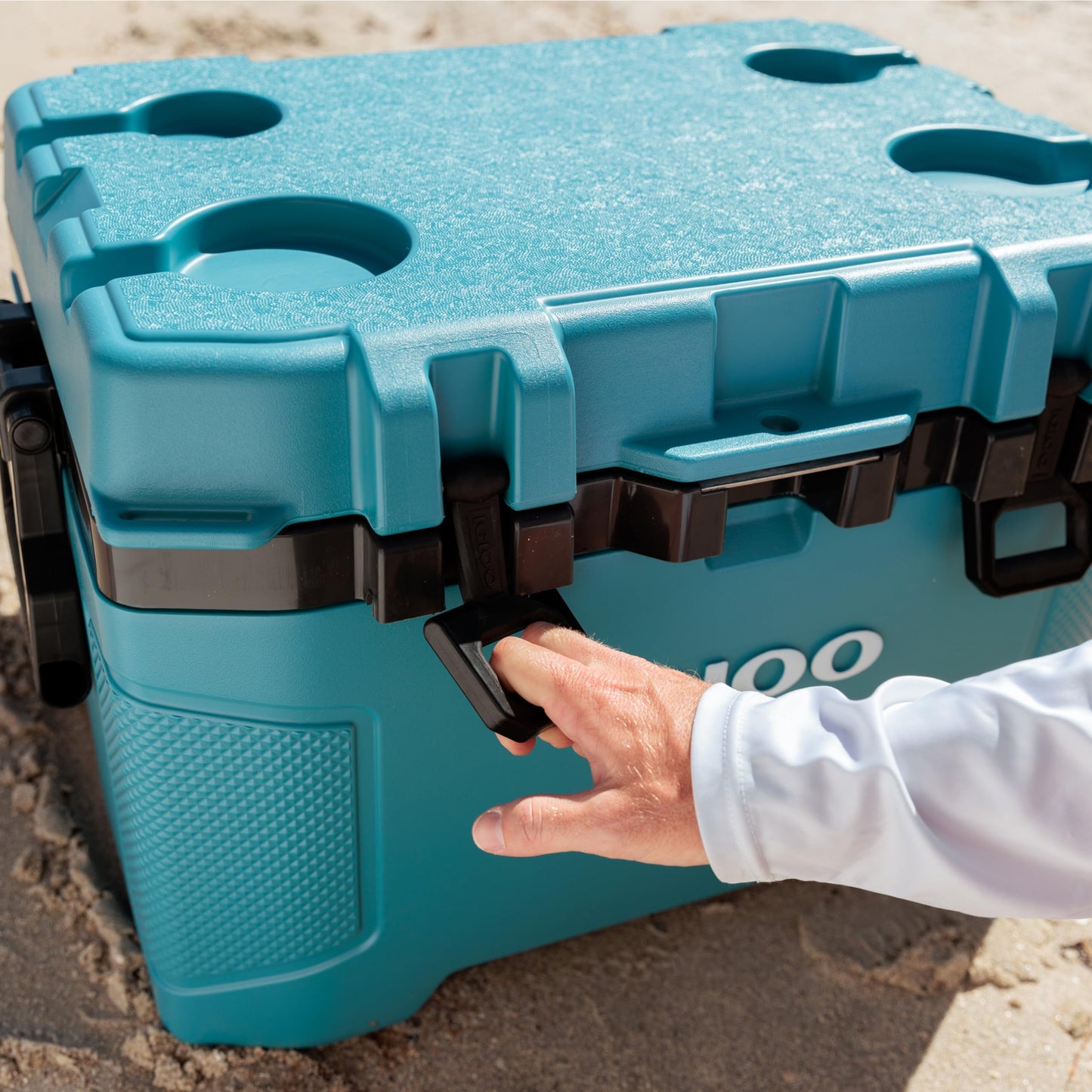 Igloo Trailmate 52Qt Wheeled Cooler, Insulated Hard Shell Ice Chest, Bone