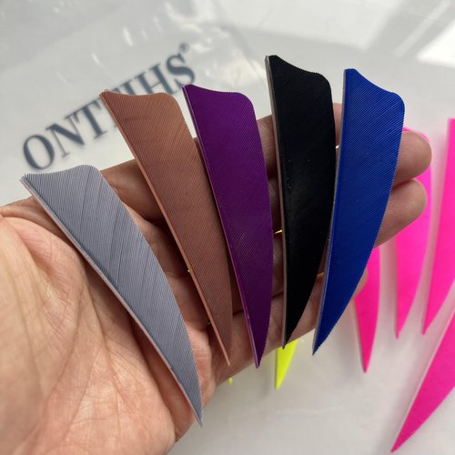 ONTFIHS 50PCS Archery Fletching RW 3" Shield Arrow Feathers with Natural Turkey Feathers Right Wing (WHITE)