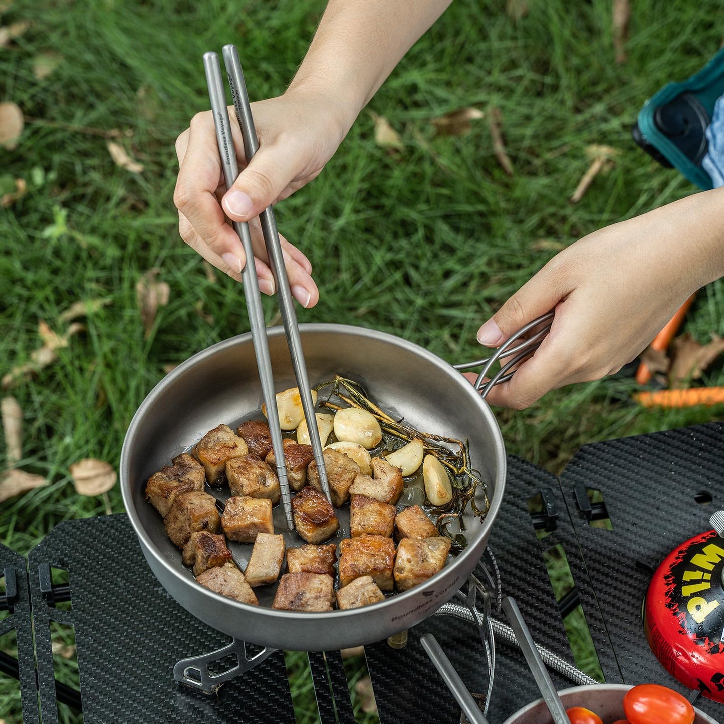 iBasingo 18cm Camping Frying Pan Titanium Skillet Saucepan Outdoor Cookware Lightweight Griddle Portable Plate with Foldable Handle Travel Picnic Hiking Backpacking Cooking Kit for 1 Person Ti2063C