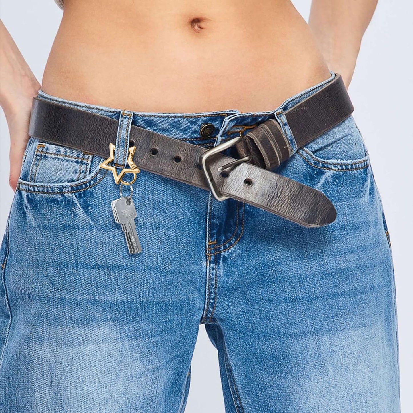 Isslly 2 PCS Star Carabiners, Zinc Alloy Heavy Duty Star Shaped Keychain Clip with 2 Sizes, Carabiner Clip for Camping, Hiking, Fishing - Light Gold