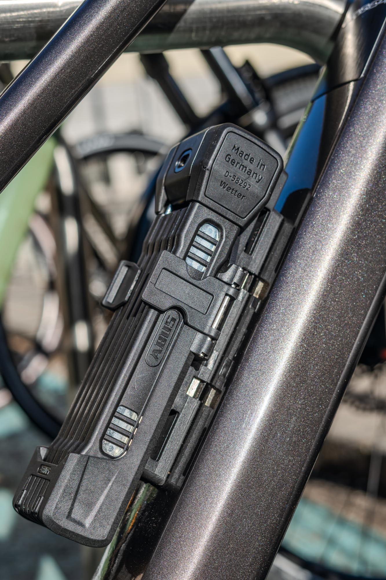 ABUS Folding Lock Bordo 6200K 90 SH - Flexible Bicycle Lock with Bracket - Lock Body can be rotated by 360 Degrees - Safety Thanks to Hardened Steel and XPlus Cylinder - 94 cm, Black