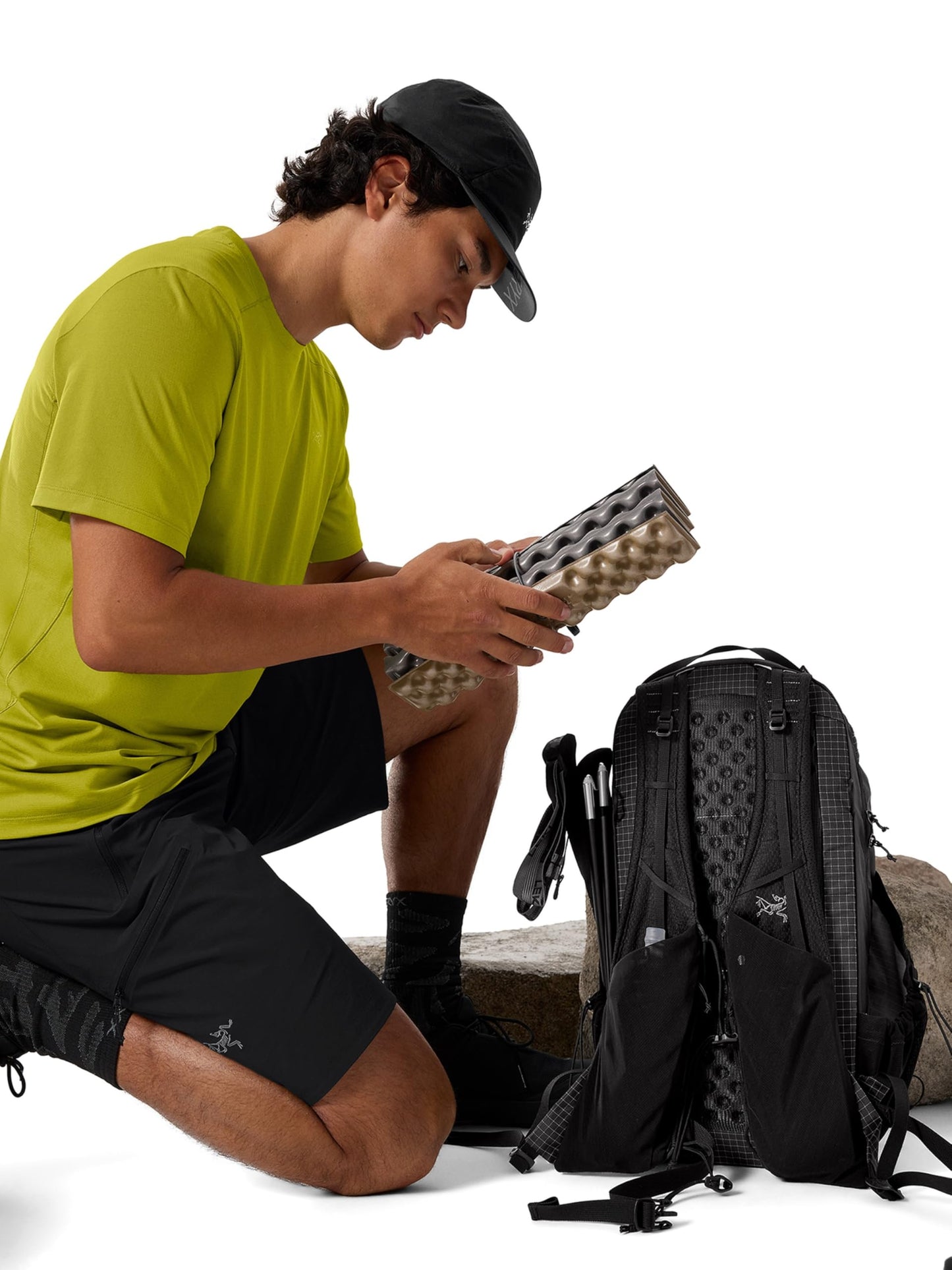 Arc'teryx Aerios 18 Backpack | Ultralight 18L Daypack with a Customizable Fit | Black, Regular