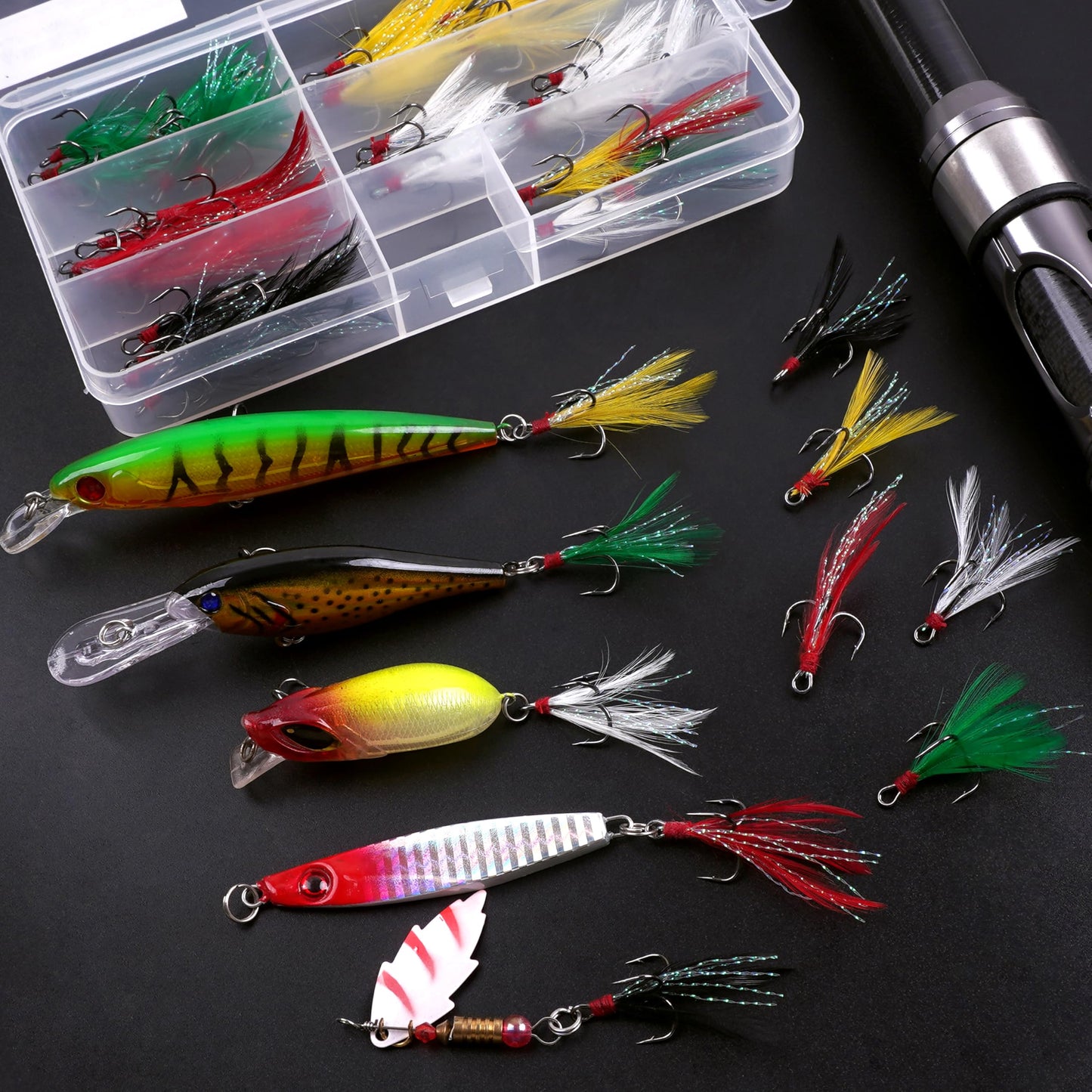 Fishing Treble Hooks Feather Hooks,50pcs Feathered Dressed Treble Hooks Kit Round Bend Treble Fishing Hooks Barbed Triple Fish Hooks for Catfish Lure Baits Saltwater Freshwater