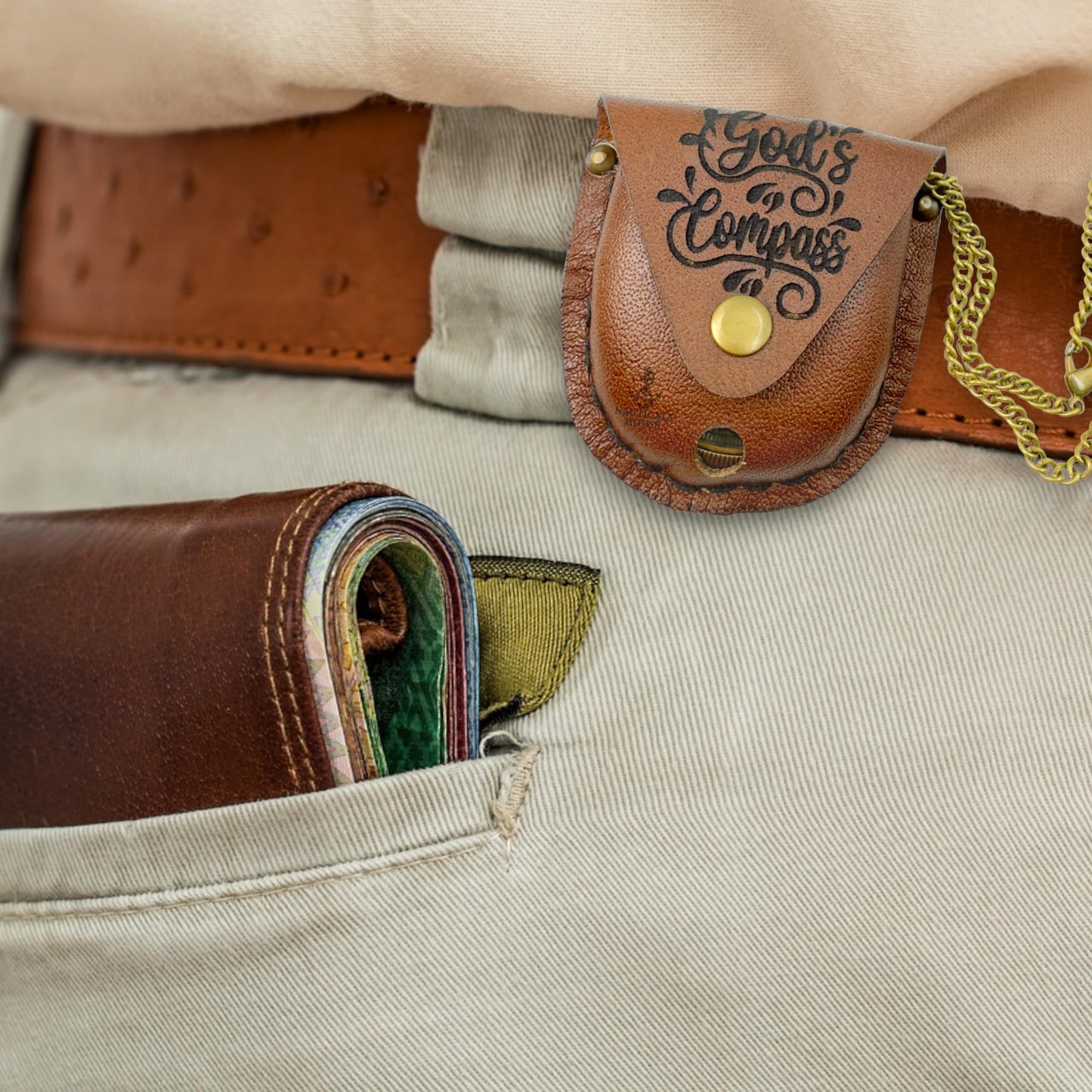 God’s Compass – Engraved Brass Compass with Leather Case, Inspirational Christian Religious Gift (Psalm 32:8), Perfect for Graduation, Baptism, Confirmation, Men & Women