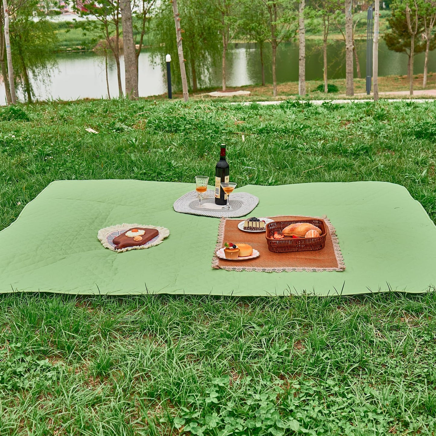 NKTDWO Double Sided Picnic Blanket with Storage Bag, 60'' x 80'' Waterproof Outdoor Blanket with Strap, Foldable Park Blanket for Picnic Camping Travel Beach, Machine Washable (Green)