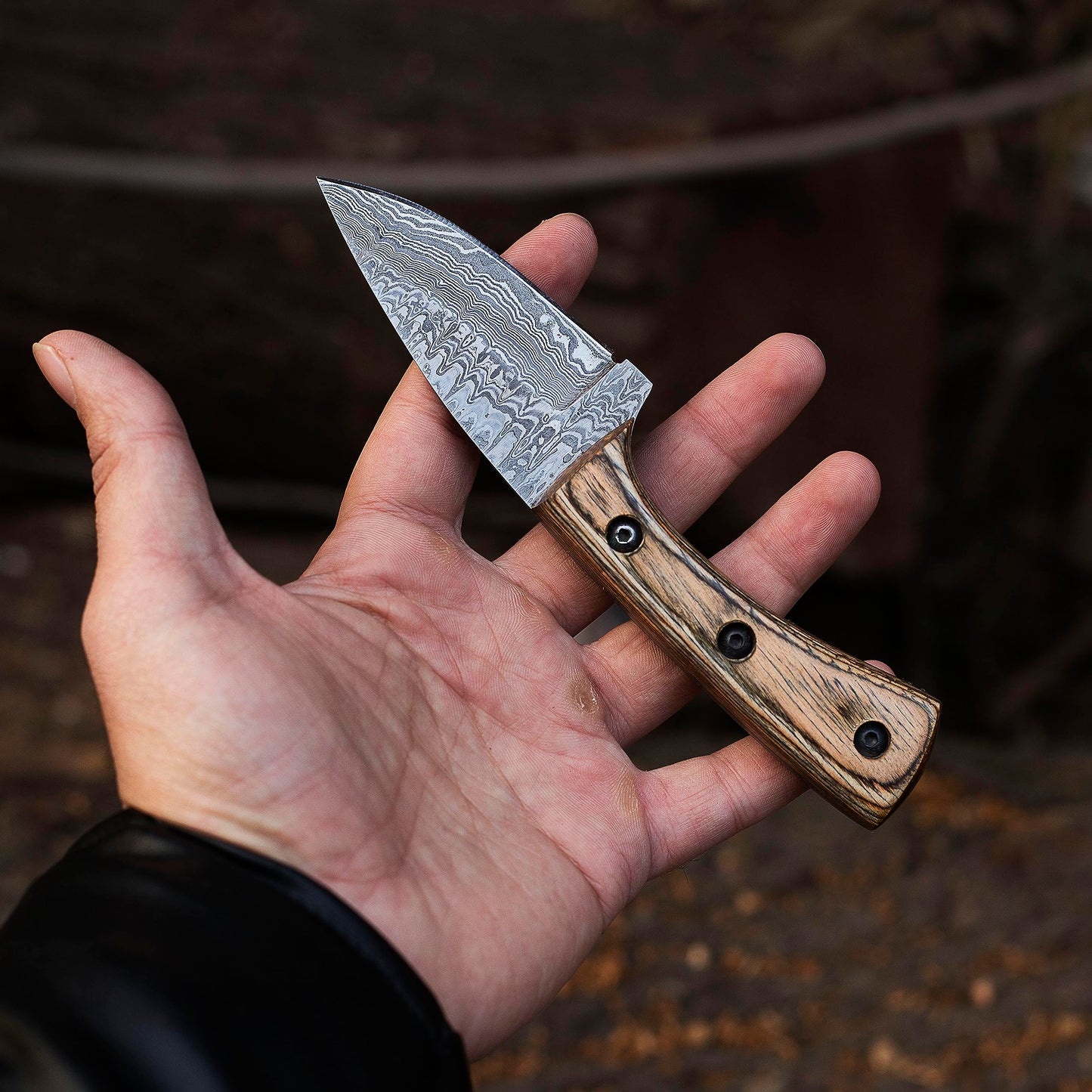 Elegance Unsheathed- 7” Damascus Steel fixed blade knife, Unparalleled Craftsmanship with Exquisite Pakkawood Handle & Leather Sheath hunting knife, Your Unfailing Companion in Wilderness Adventures