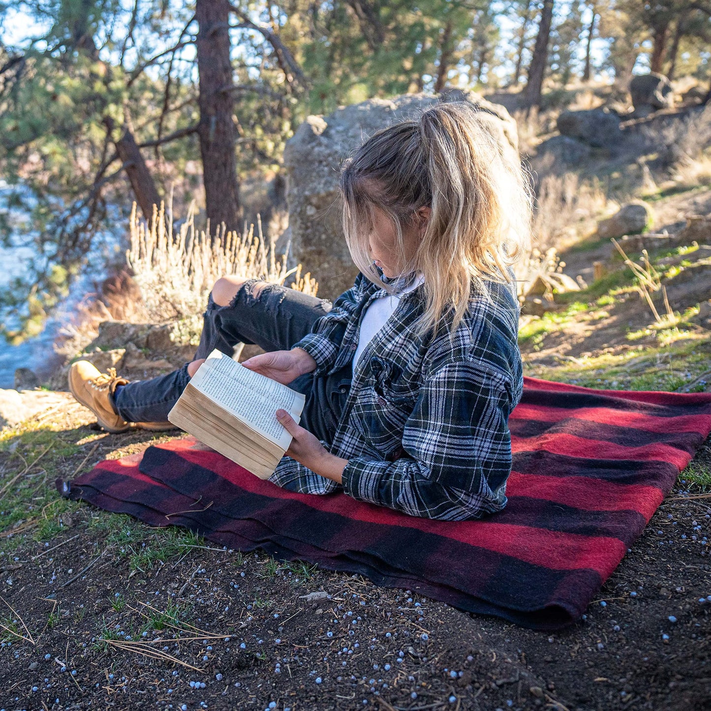 Arcturus Red Buffalo Wool Blanket and Carry Straps Bundle