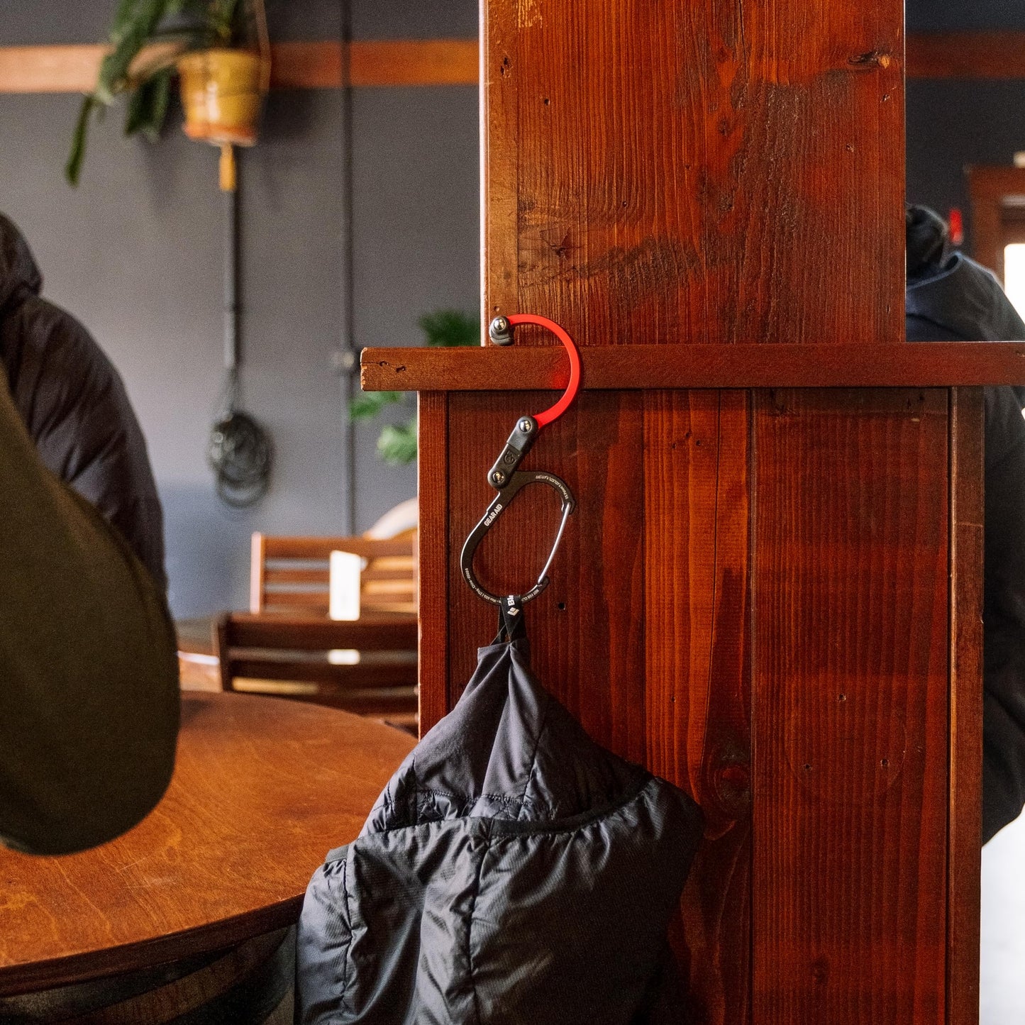 GEAR AID HEROCLIP Carabiner Gear Clip and Hook (Medium) for Camping, Backpack, and Garage Organization, Black and Gray, 1 Pack